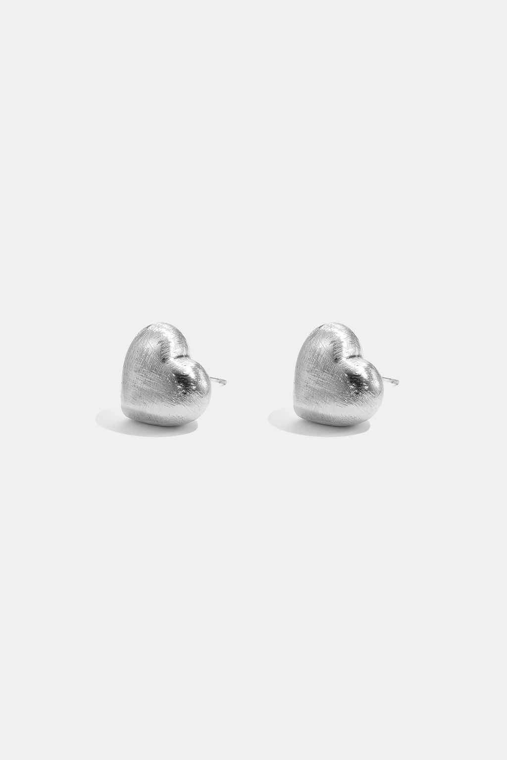 Softly shaped heart stud earrings with a matte effect