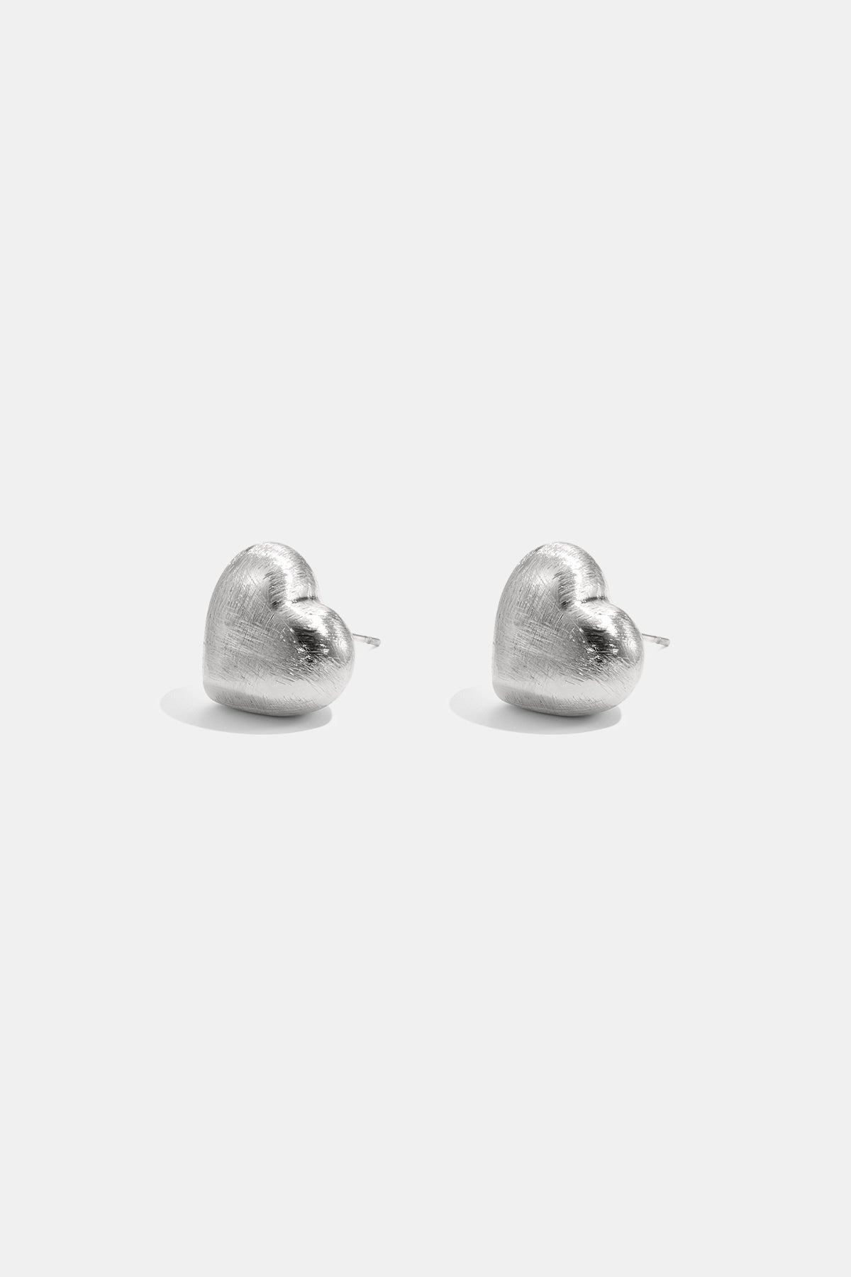 Softly shaped heart stud earrings with a matte effect