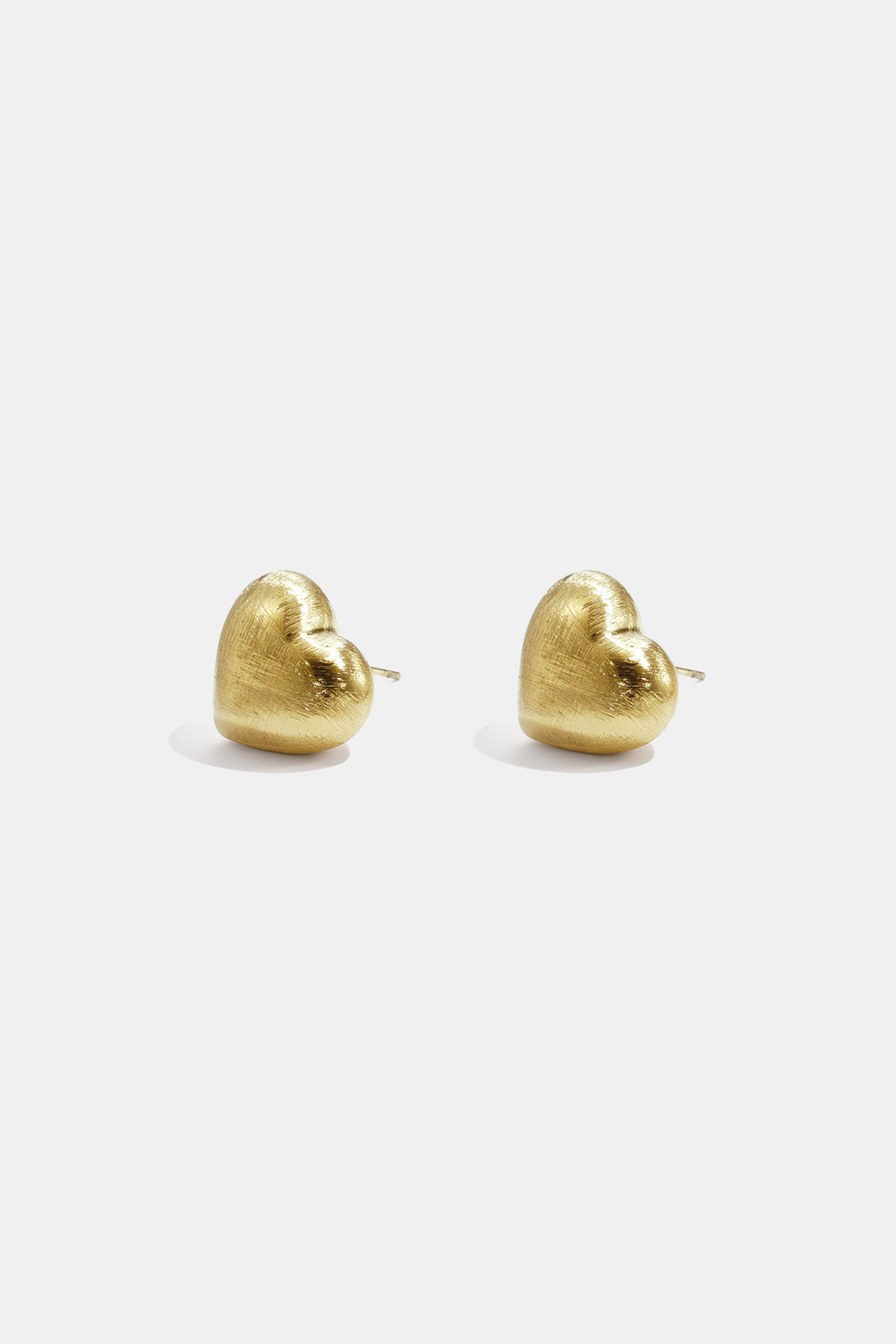Softly shaped heart stud earrings with a matte effect