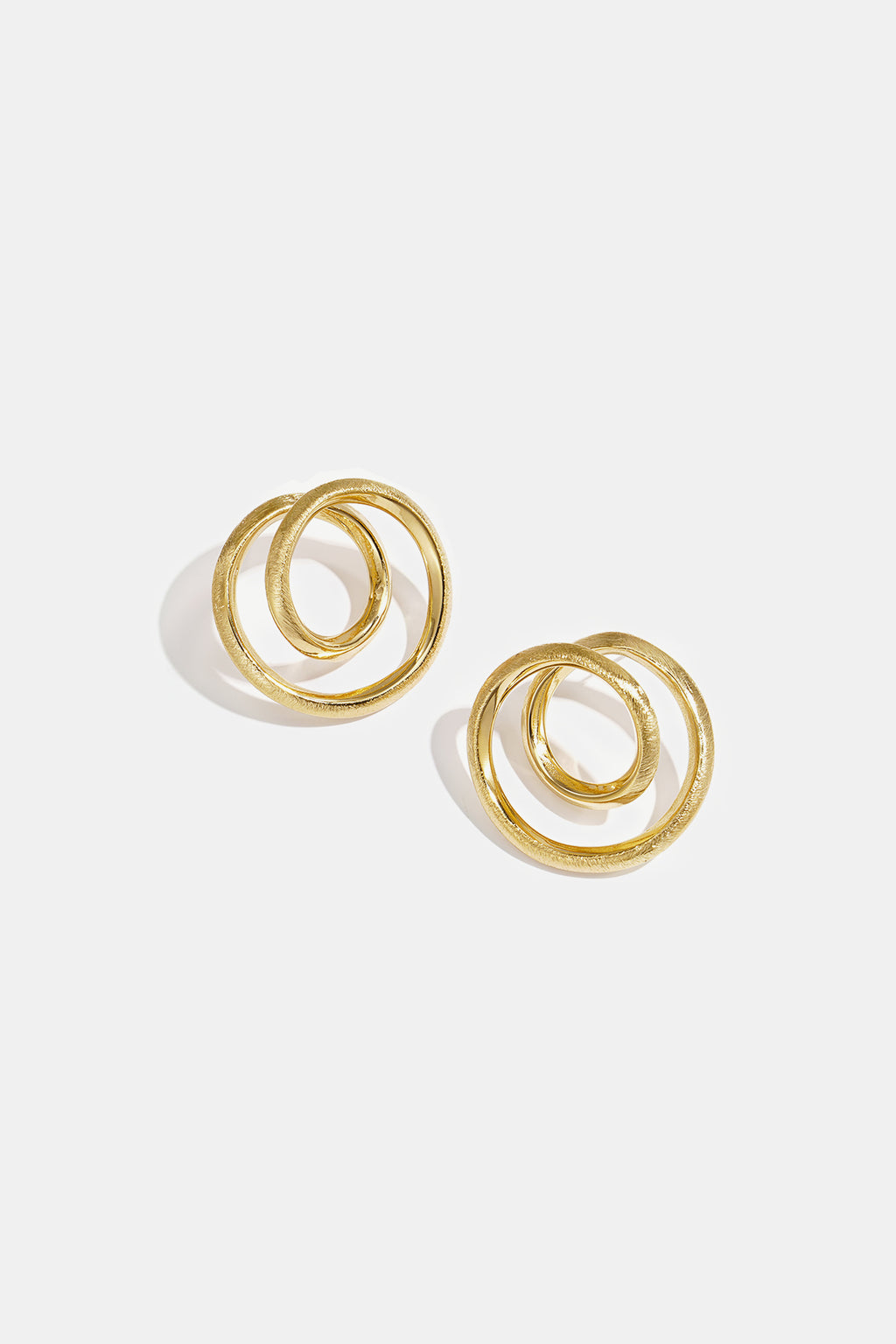 Earrings with spiral effect
