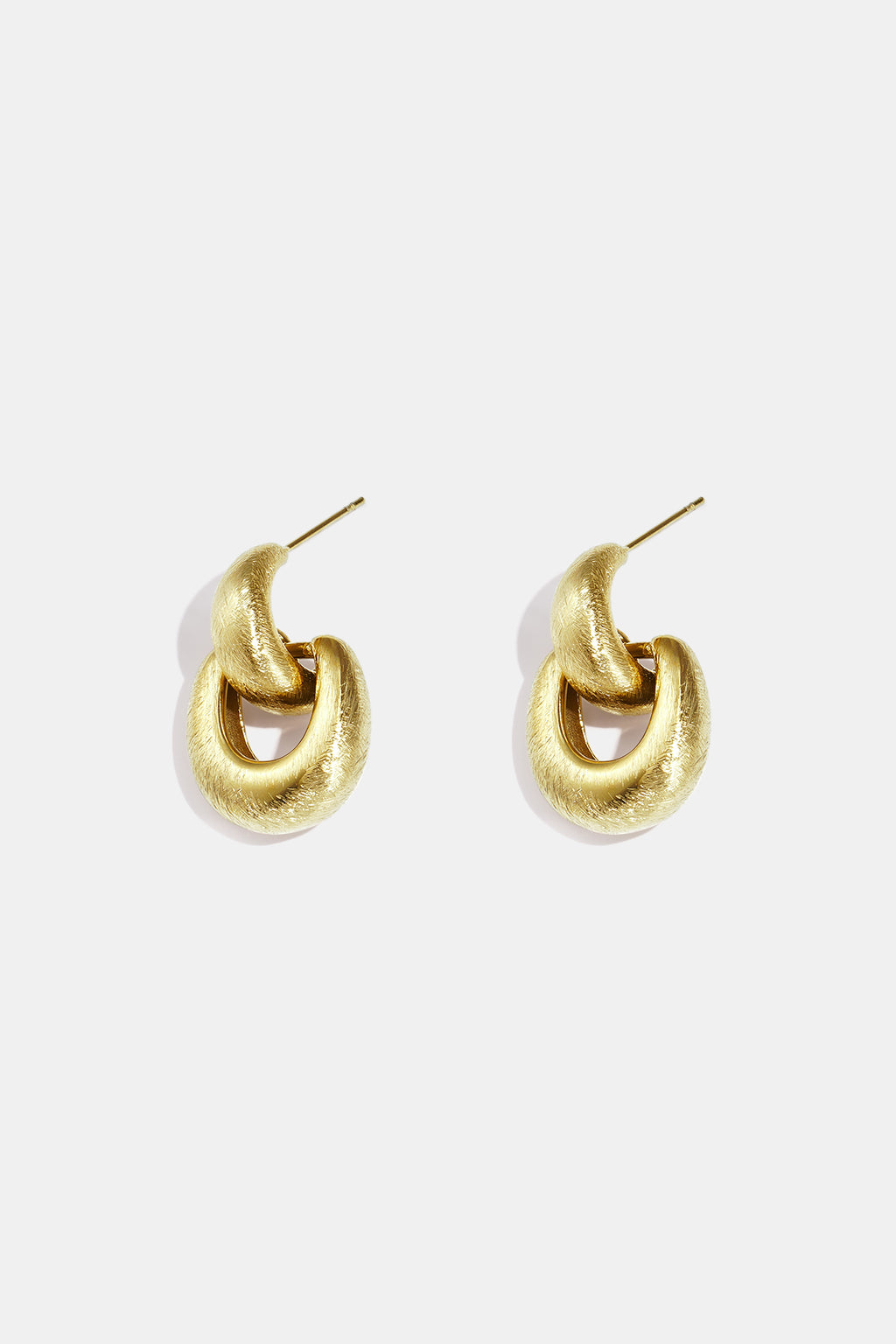 Organic link earrings with a matte effect